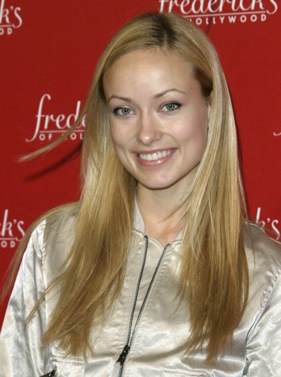 Olivia Wilde sporting a natural look for her long sleek hair