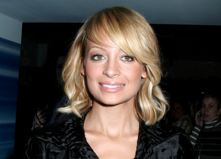 Blonde hair with barrel curls - Nicole Richie