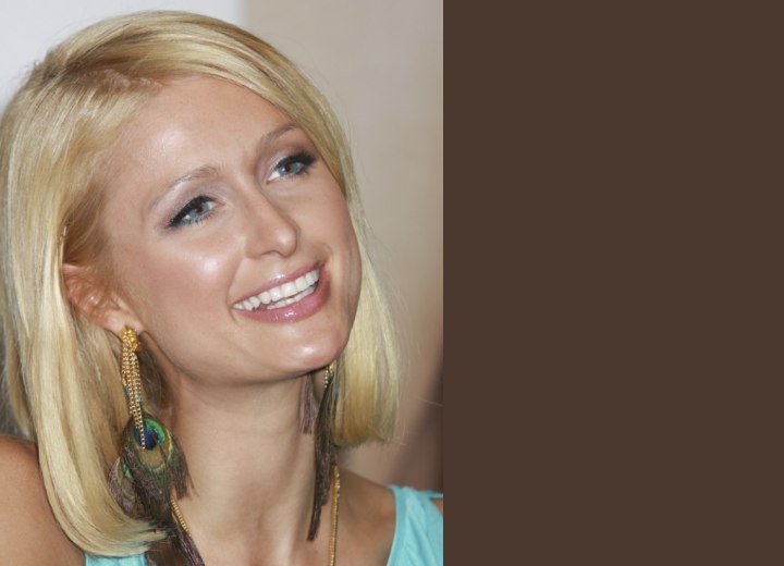 Bob cut with a curve in the ends - Paris Hilton