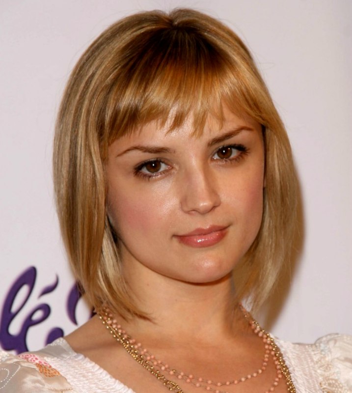 Rachael Leigh Cook New bob haircut with a shorter back Rachael Leigh Cook New bob haircut with a shorter back