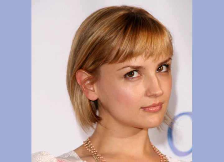 Medium length hairdo - Rachael Leigh Cook