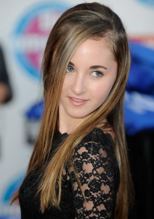 Rachel Fox Long straight hair style for a large forehead Rachel Fox Long straight hair style for a large forehead