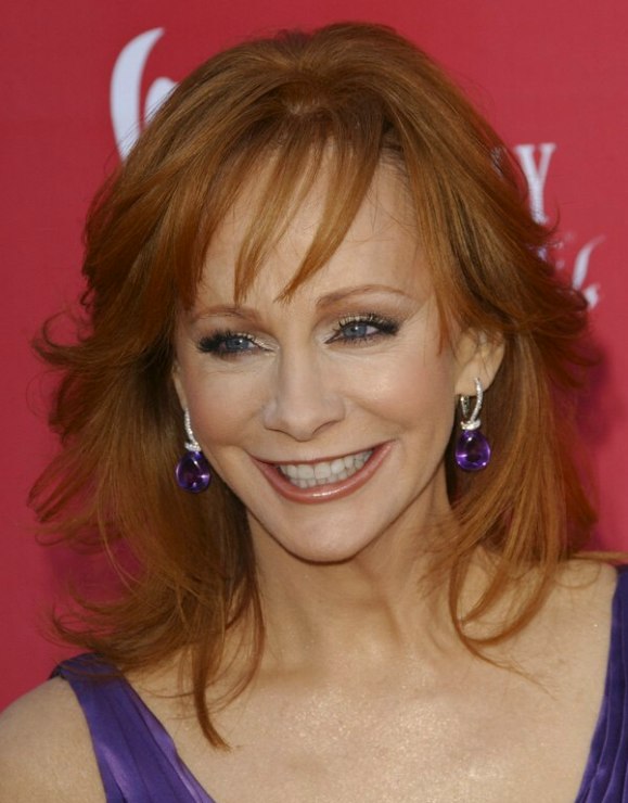 Redhead Reba McEntire wearing her hair in a long style Redhead Reba McEntire wearing her hair in a long style
