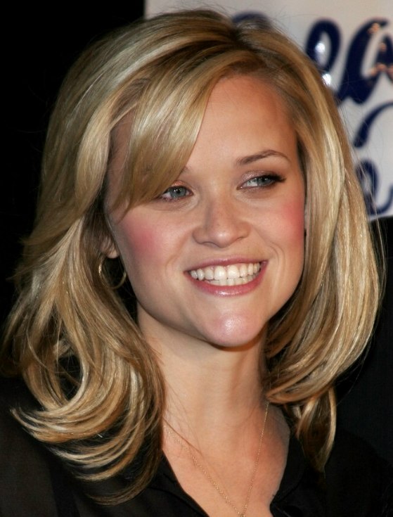 Reese Witherspoon with shoulder length hair and wearing a 
