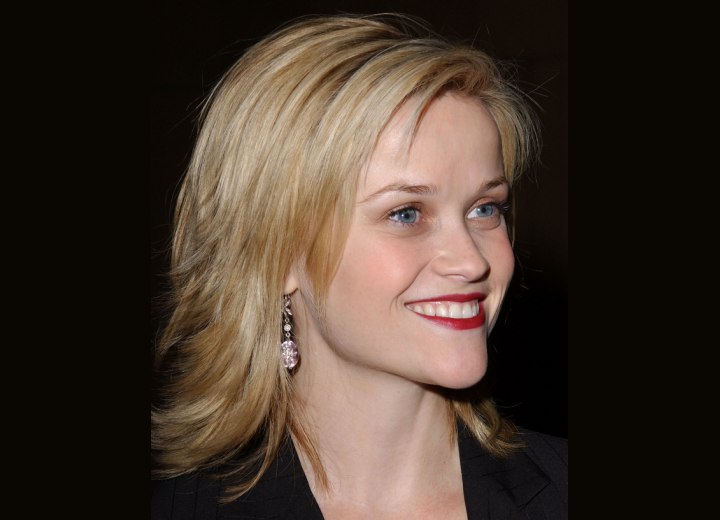 Reese Witherspoon - Semi-long hairstyle with layers