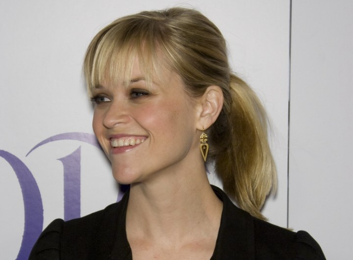 Young and fresh ponytail hairstyle - Reese Witherspoon