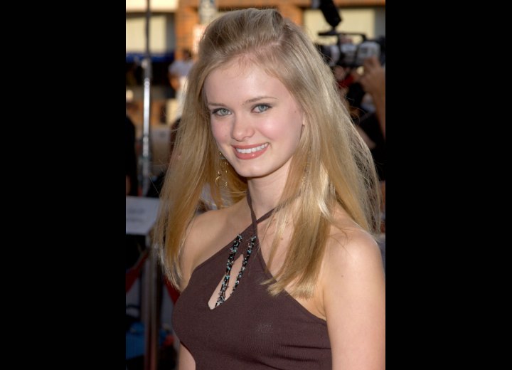 Pretty long blonde hair - Sara Paxton