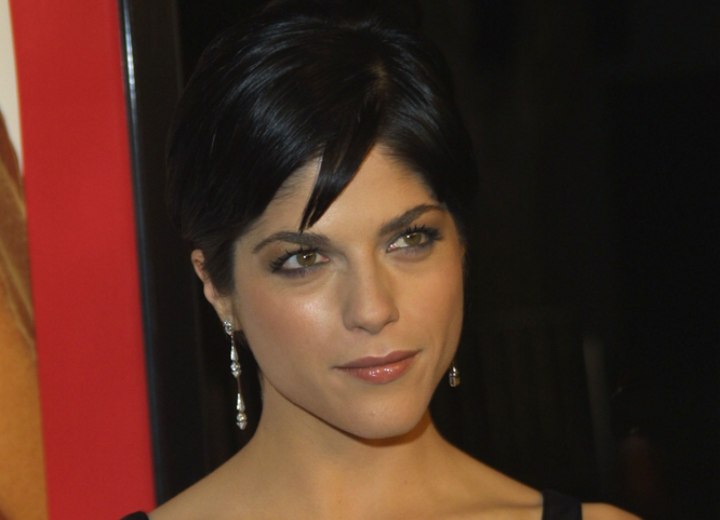 Short hair styled around the ears - Selma Blair