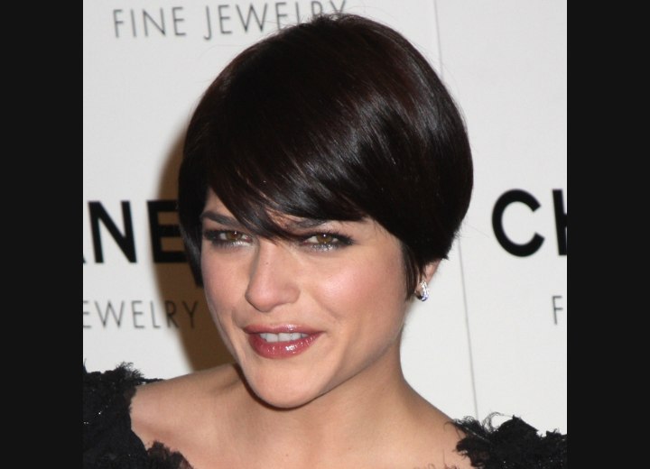 Short over the ears hairstyle - Selma Blair