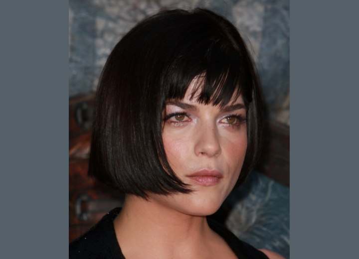 Jaw line length bob haircut - Selma Blair