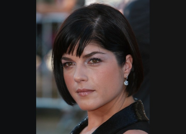 Bob cut with a slight angle - Selma Blair