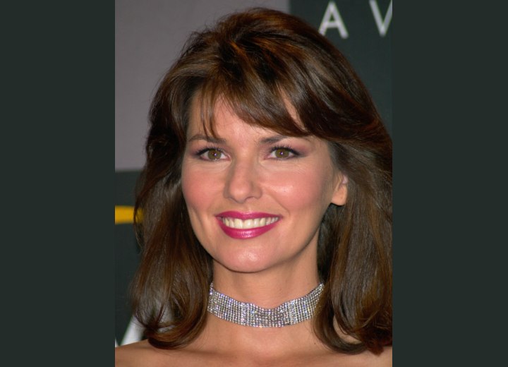 Medium hairstyle with bangs - Shania Twain