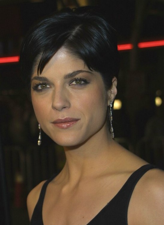 Selma Blair's short hair that exhibits her eyes, jaw line 