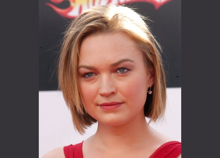 Low maintenance bob hairstyle - Sophia Myles