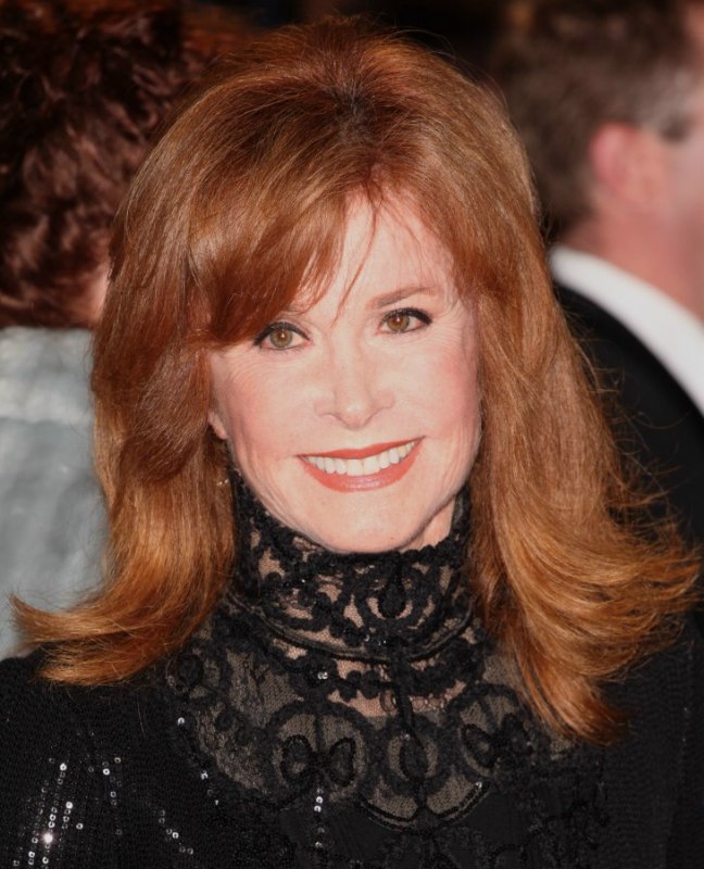 Stefanie Powers | Flattering long hairstyle for a 70 years old woman