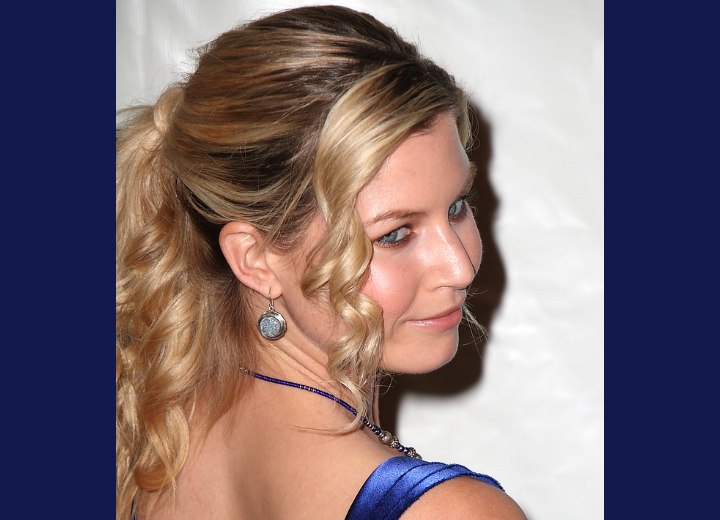 Easy updo with curls - Stephanie Gatschet