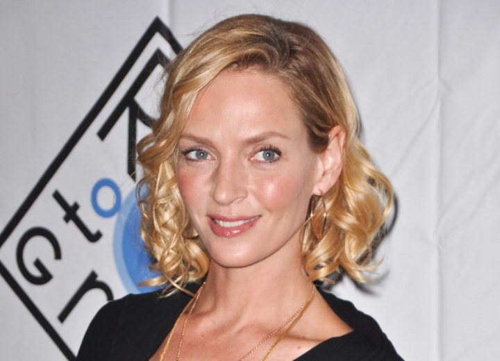 Medium hairstyle with curls - Uma Thurman