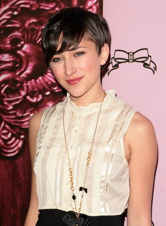 Zelda Williams short hairstyle, an easy keeper and ready 