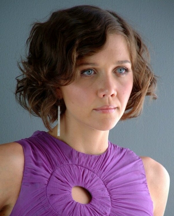 Maggie Gyllenhaal's short 1920s hairstyle with finger waves Maggie Gyllenhaal's short 1920s hairstyle with finger waves