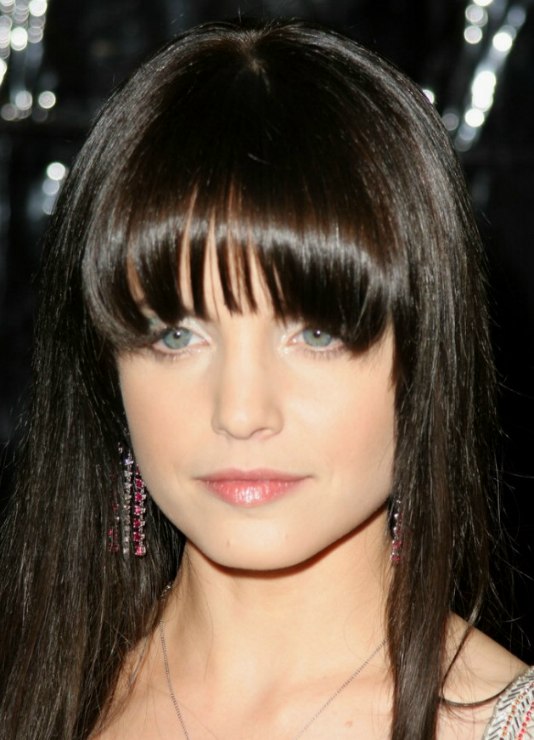 Mena Suvari's sleek and face framing long black hair with 