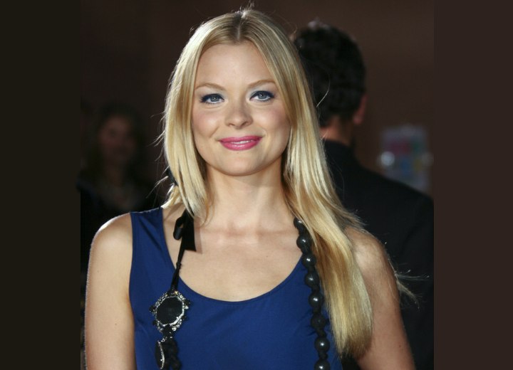 Jaime King's long and smooth hairstyle