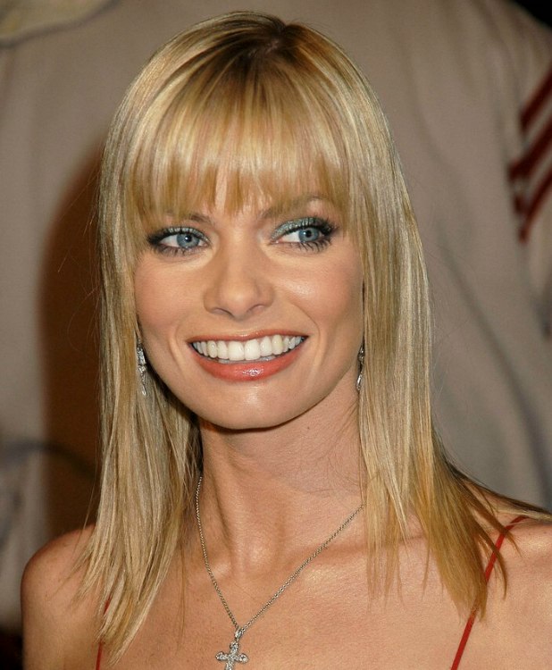 Jaime Pressly wearing her hair long with the sides cut 