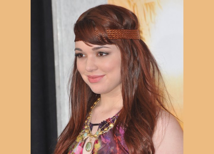 Jennifer Stone's long hairstyle with a hairband