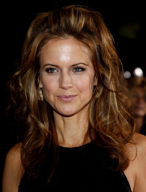 Kelly Preston's long jumbled hair