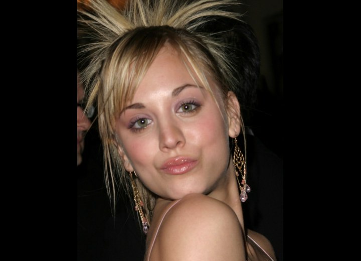 Hair with carefree split bangs - Kaley Cuoco