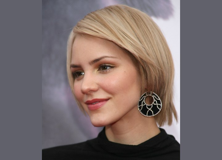 Short angled and slithered hairstyle - Katharine McPhee