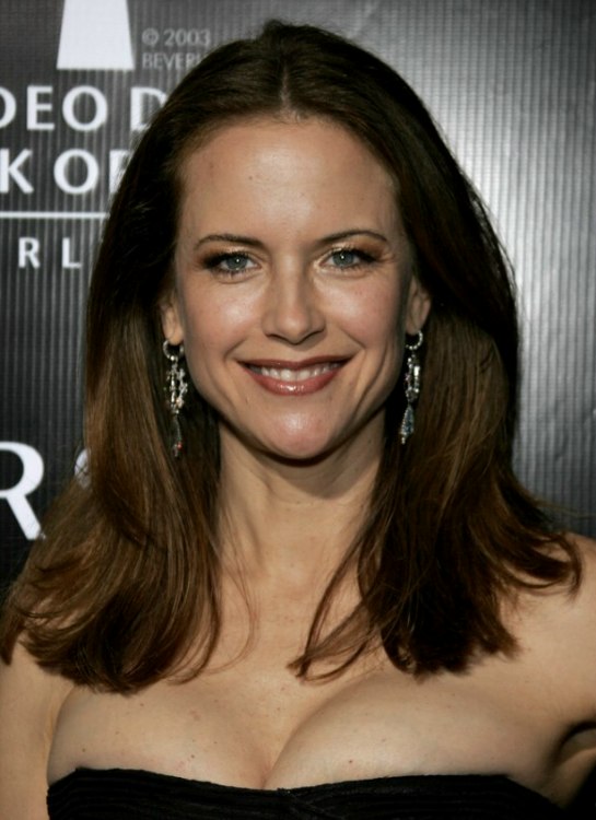 Female or Women Celebrity Hairstyles: Kelly Preston