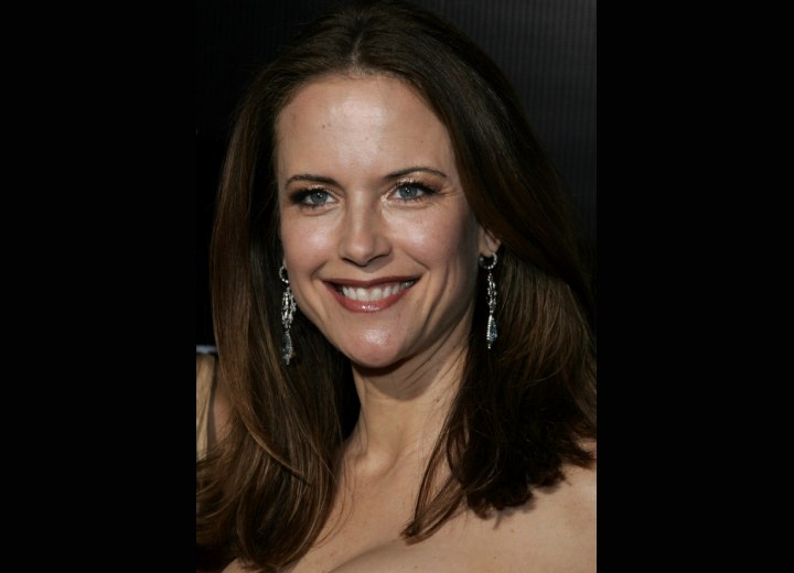 Brunette Kelly Preston wearing her hair long