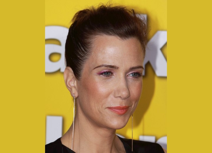 Kristen Wiig's fake short hair look