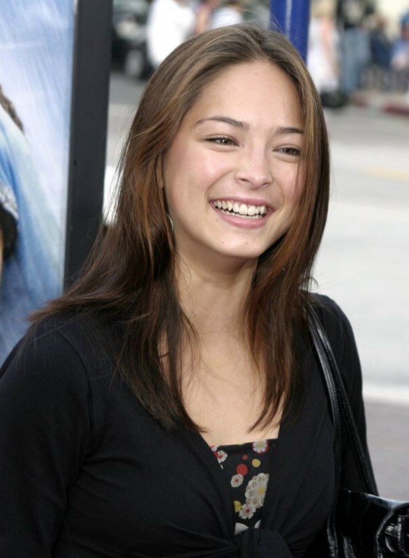 Kristin Kreuk's natural look with versatile long hair