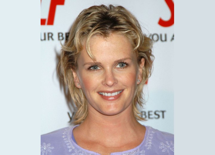 Kylie Bax wearing her hair in a neck-length style