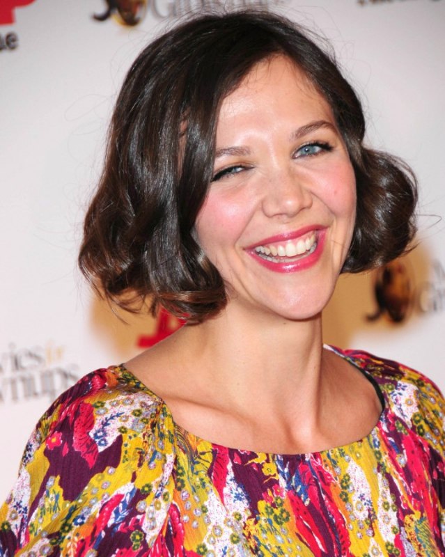 Maggie Gyllenhaal's short vintage hair with curls and waves