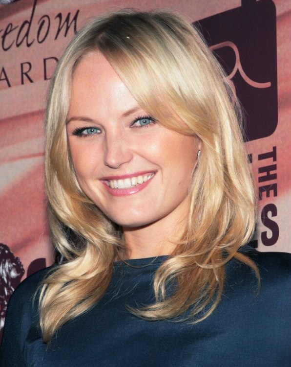 Malin Akerman's blonde hair in long layers with loose 