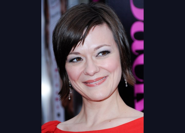 Fashionable short hairstyle - Maribeth Monroe