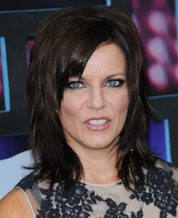 Martina McBride wearing her hair in a long layered shag 