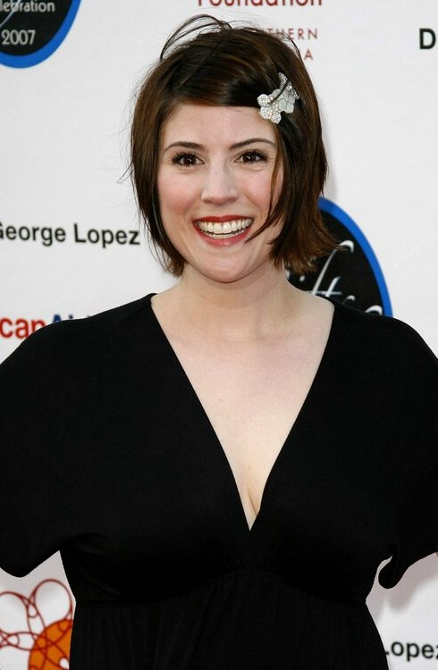Melanie Paxson Victoria Recano fashionably cut hair Melanie Paxson Victoria Recano fashionably cut hair