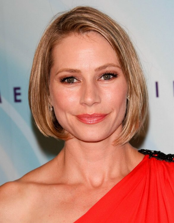 Meredith Monroe's hair in a short and dressy bob