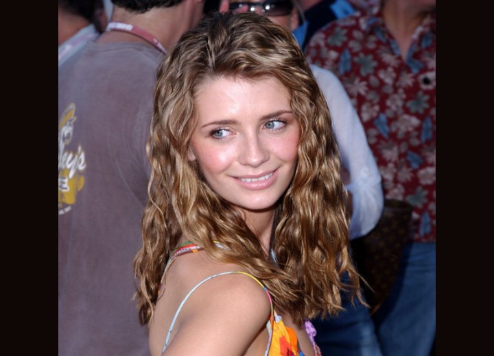 Mischa Barton - Long hair with small waves