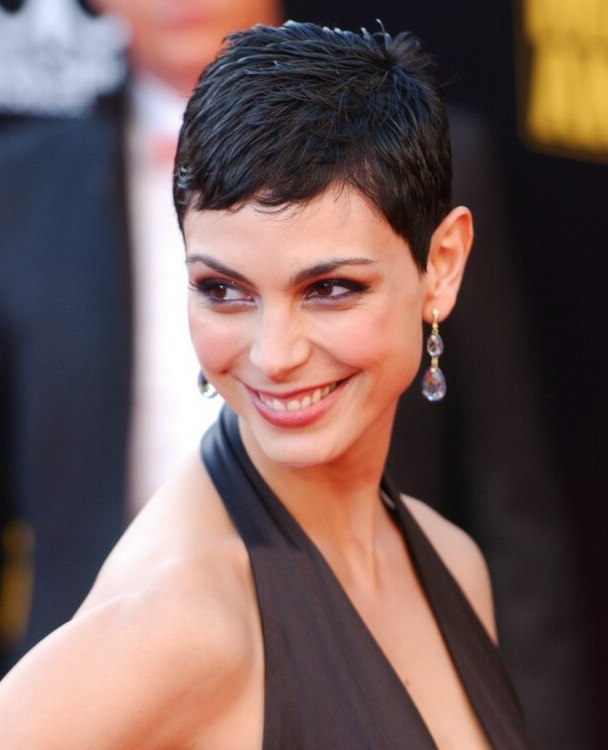 Morena Baccarin S Practical And Very Short Haircut For When You Are In A Hurry