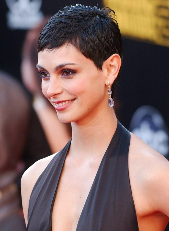 Morena Baccarin's practical and very short haircut for when you are in a  hurry
