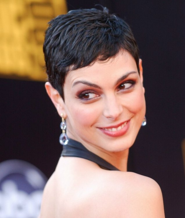 Morena Baccarin's practical and very short haircut for when you are in ...