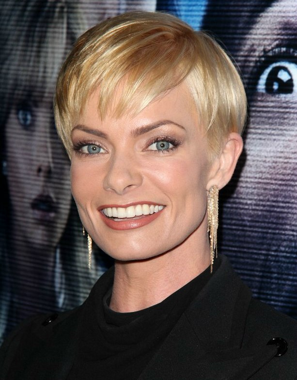 Jaime Pressly  Pixie hairstyle with a super short neck 