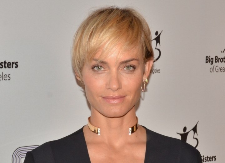 Amber Valletta pixie