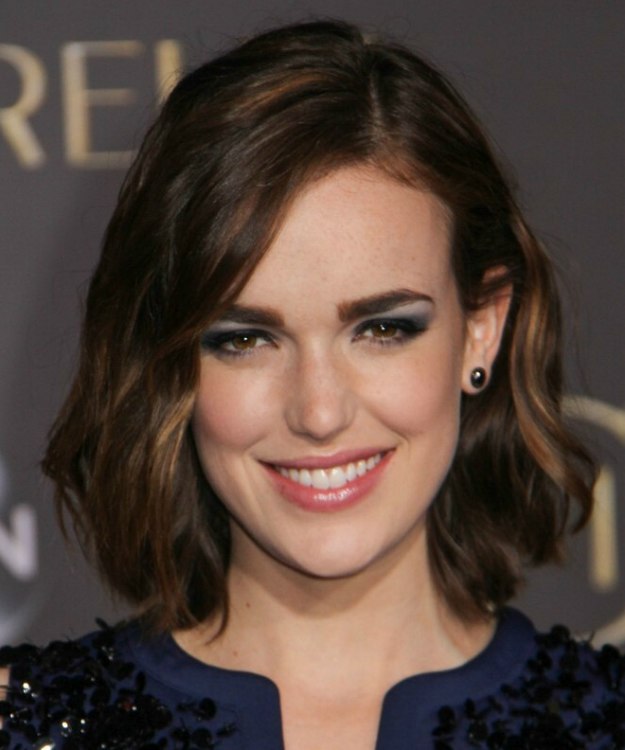 Elizabeth Henstridge  Below the chin bob for dark brown 