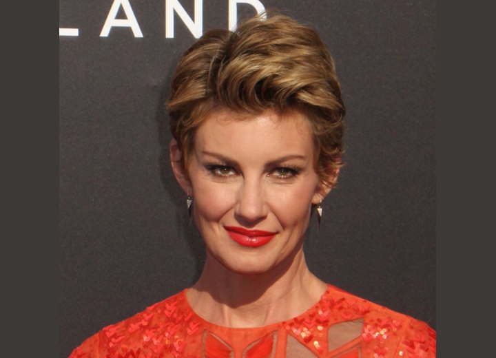 Faith Hill with her hair in a pixie