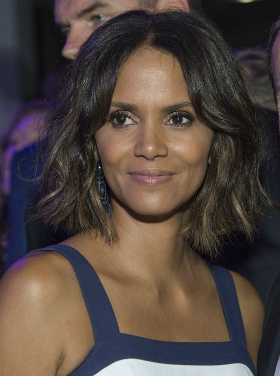 Halle Berry wearing her hair in a chin-length bob with 